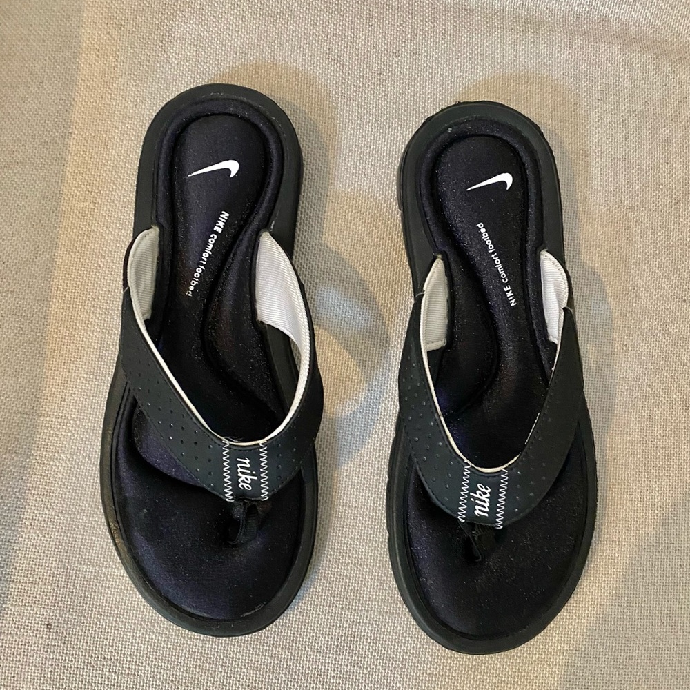 Nike Flip Flops Size 7 Black Nike Thong sandals